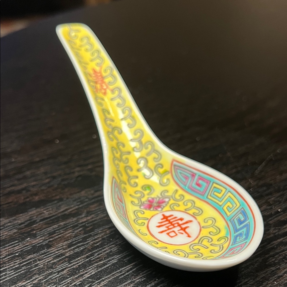 Antique/Vintage Chinese Famille June Mun Shou Porcelain Soup Spoon